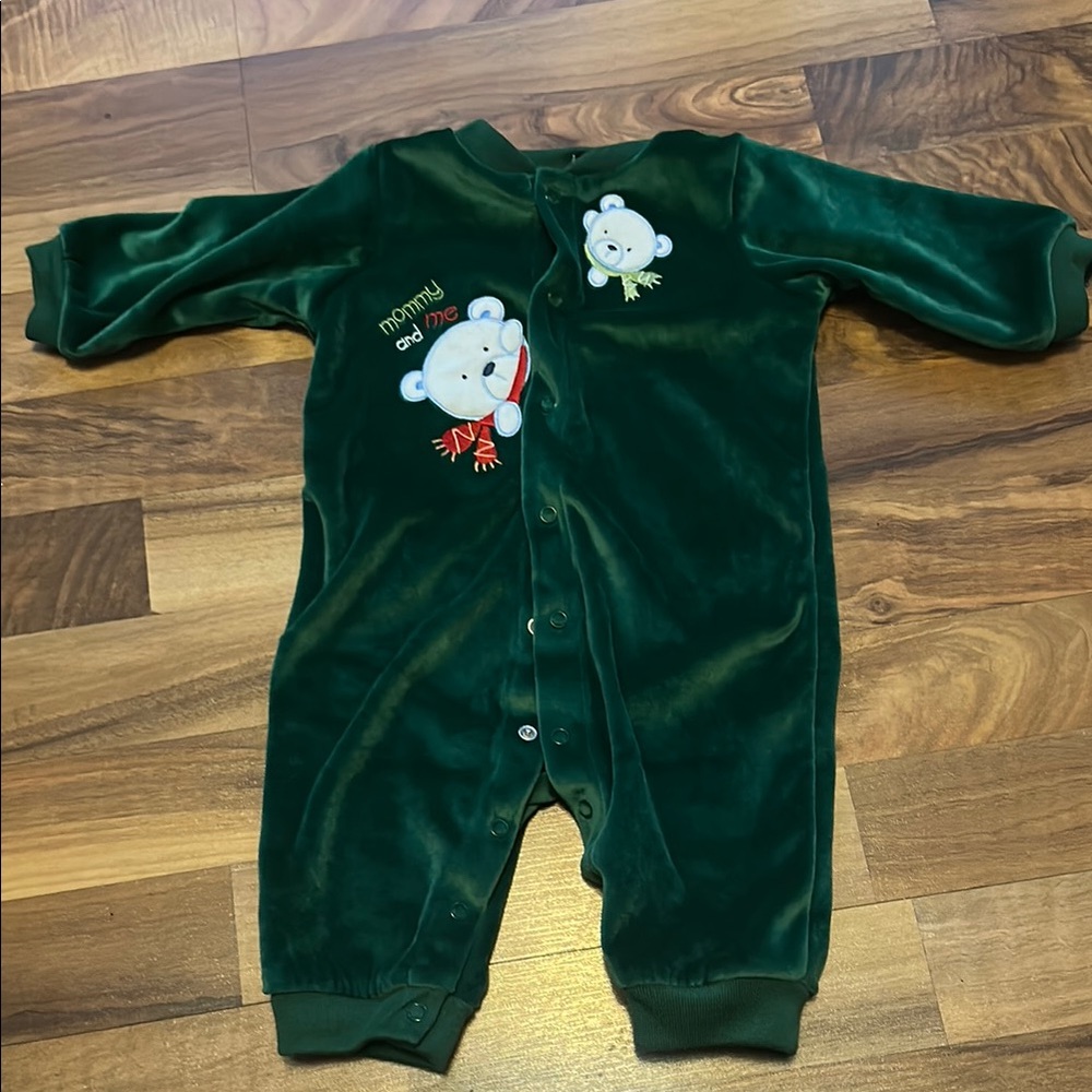 Green Bear Embroidered Kids One Piece
Velour 6-9 months